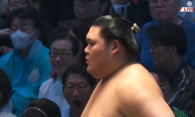 「泣いてんじゃないよ」大の里、ついに白星！ 直後のリアクションにファン歓喜「俺らもホッとしてる」祝福の声も 2枚目