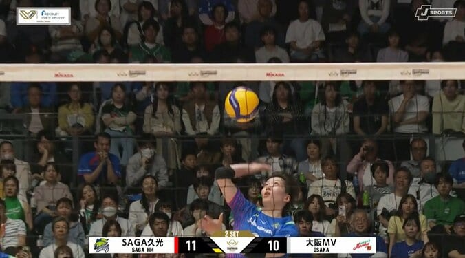 女子バレー、“スッと”落ちるエースで狂喜乱舞 五輪代表の盟友同士のやり合いにファンも熱狂「あの琴奈から！」 2枚目