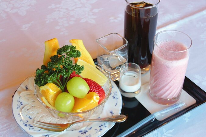 【写真・画像】藤井聡太王将、菅井竜也八段ともに「いちごジュース」を注文 歴代対局者も“愛飲”した名物メニュー／将棋・王将戦七番勝負第1局　3枚目