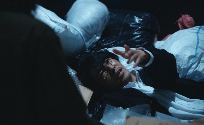 【写真・画像】バイト先の同僚にはめられて窃盗疑惑→いないはずの親族に連絡がいき…のん演じる”飛鳥”にさらなる不幸が襲いかかる『MISS KING』第２話　4枚目