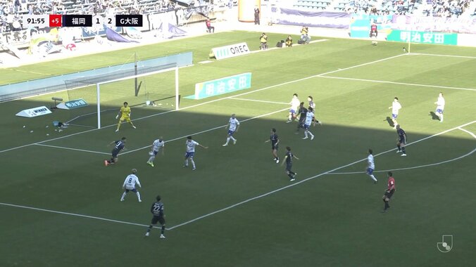 「モドリッチやん」アウトサイドキックで“針の孔”を通す芸術的ゴラッソにファン驚愕「鳥肌だわ」 4枚目