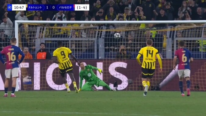 ありえねえだろ！“ギニアの怪物”衝撃の高速パネンカが話題沸騰「ここでチップキックは心臓が強すぎる」「なんちゅうメンタルしてんねん」 4枚目