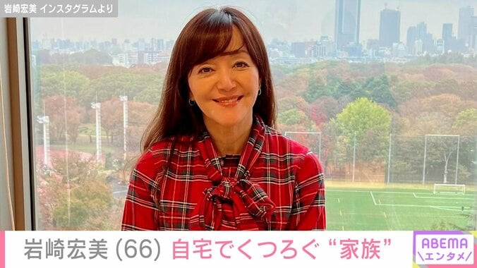 【写真・画像】孫の顔出しショットが話題・岩崎宏美（66）、自宅でくつろぐ3歳の誕生日を迎えた愛犬を披露　1枚目