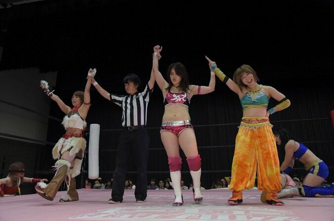 「うるさい。潰したい。嫌いなんですよ、ああいうの」伊藤麻希、“冷たい怒り”！タッグパートナー・瑞希と一騎打ち 3枚目