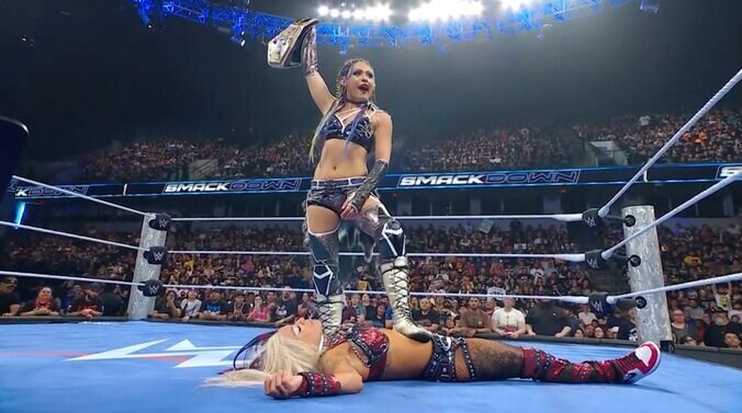 【映像】日本人美女、“謎ダンス”で観客を煽りまくる