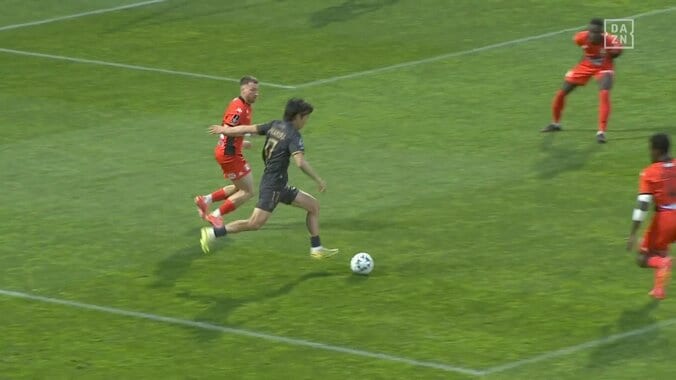 “ケイトゾーンからの右足”に称賛の声 中村敬斗、絶妙ワンタッチでDFを翻弄「持って行き方がうまい」得意の形で存在感 2枚目