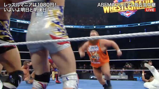 2人にめがけて突進するオーティス