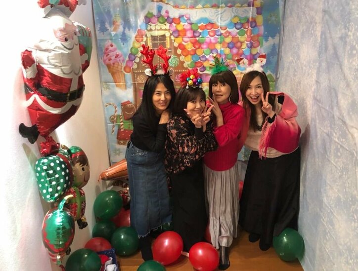 薬丸裕英、自宅での豪華メンバーのクリスマスパーティーの写真を公開「2夜連続で盛り上がりました」