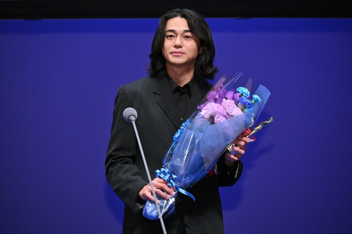 【写真・画像】フワフワロン毛の東出昌大、主演男優賞受賞ステージで答えの出ない問いを一人語り 2枚目