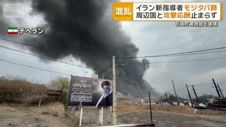 真っ黒な煙に覆われたテヘランの空