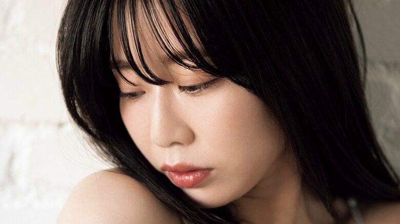 フィロソフィーのダンス・奥津マリリ、アート級の“マリチチ”を近距離で激写 『旬撮GIRL Vol.27』から誌面カット