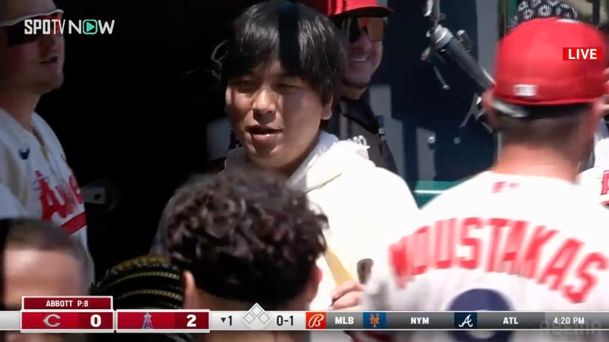 超激レア‼︎ 『 ドジャース 大谷翔平 水原一平 』 貴重なロサンゼルスタイムズ リアル二刀流デーの恒例！？ 水原一平通訳が大谷翔平の代わりに兜