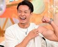 プロキックボクサーの夫が入院先で理学療法士の妻と恋に落ち「めちゃくちゃ可愛い」熱烈ハグ&キスの新婚生活に密着