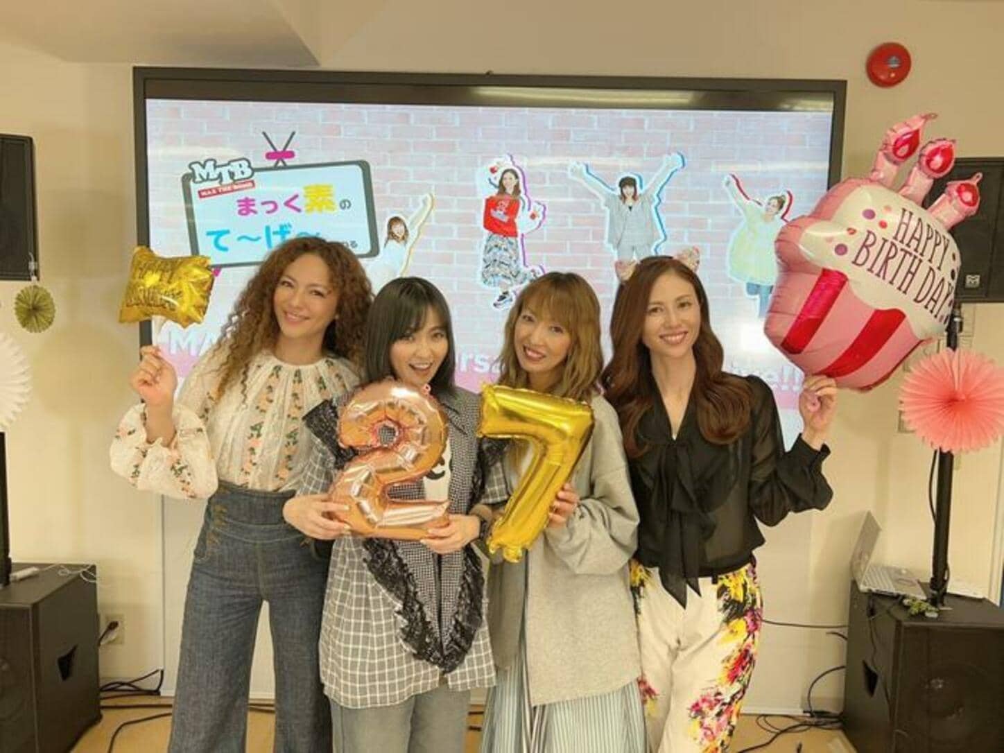 MAX・LINA、グループ結成27周年を迎え集合ショットを公開「いい意味で能天気にやっていこう」 | 話題 | ABEMA TIMES