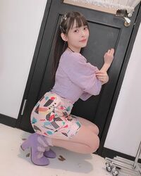 上坂すみれ、疲れが吹っ飛ぶ（!?）ミニスカートの写真を公開「すこやかにお過ごしくださいね！」