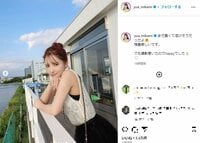 三上悠亜、ノースリーブ姿の秋先取りファッションを披露し「さすがの可愛さ！」「シックな大人ゆあさんも素敵」とファン絶賛
