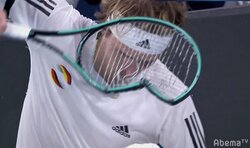 ドイツ選手が衝撃の“ラケット破壊”、ファン騒然「ラケット虐待」「折り初めｗ」