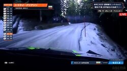 「完全に凍ってる」世界最速ラリーで衝撃光景…一瞬で凍結路面へ“急変化” 崖っぷちの爆走に「落ちちゃう！」放送席あ然