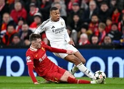 エンバペの爆速突破を“神タックル”で封殺！「最強すぎて震えた」「熱いって」スタジアムを大熱狂させたリヴァプールDFに称賛続々