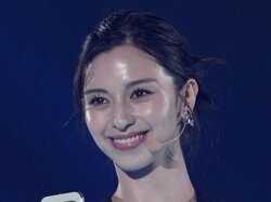 中条あやみ、小顔すぎる“レベチ”な全身姿に騒然「本当に異次元すぎて鳥肌…」「スタイルヤバすぎ…」