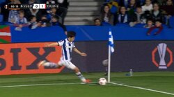 久保建英、“超高精度クロス”で同点ゴールを演出！「VARでしかわからない」絶妙CKからハンド誘発→PK獲得の瞬間