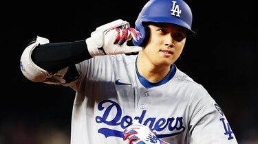 大谷翔平特集号 47号 いきなり牽制→“直後に”完璧スタート！ 大谷翔平、また史上初「46-47