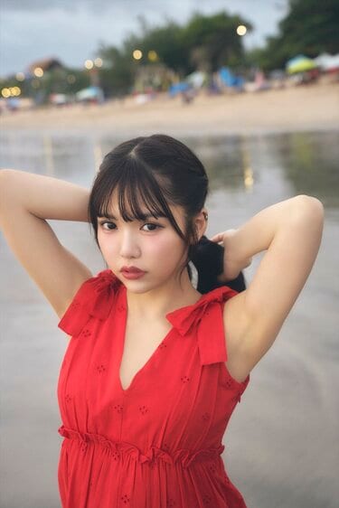 Jams Collection津代美月「夢みたい」 1st写真集で大胆な肌見せ