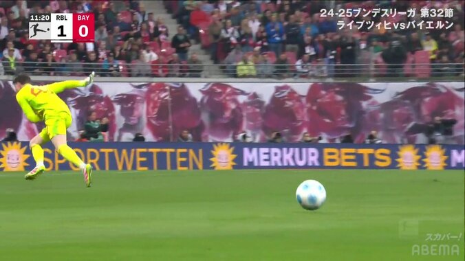 一体何が起きた？「このミスはでかいな」首位バイエルン、痛恨ミスの連発でまさかの失点「これは優勝のプレッシャーか」ファンも驚くありえないプレーの一部始終 5枚目