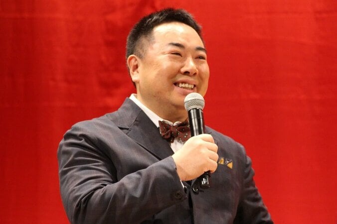 ドランク塚地、舞台挨拶で財布紛失を嘆く「青の長財布なんです」 1枚目