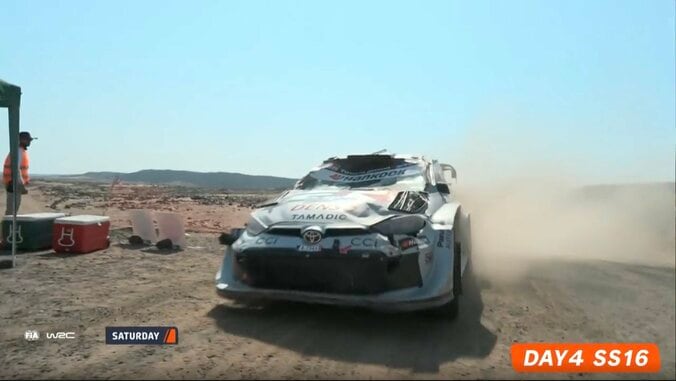 屋根が「つぶれた」世界ラリー、日本人ドライバーが「横転、そして5位転落」 カメラが捉えていた“最終ステージ前のドラマ”に衝撃 3枚目