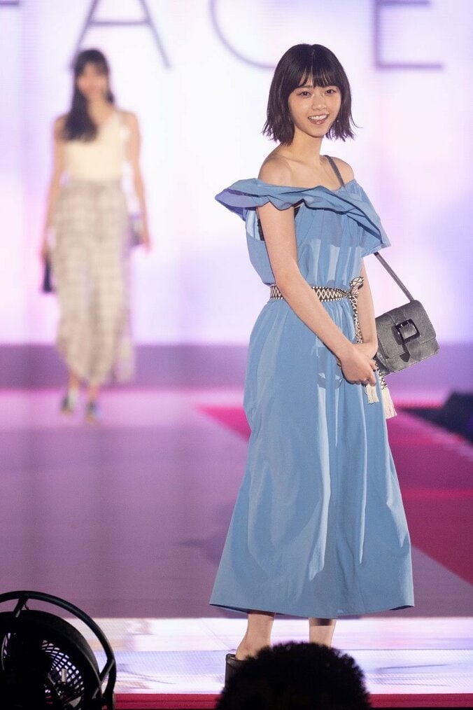 齋藤飛鳥が麦わら帽子を投げ込む！ 乃木坂46「ガルアワ」ランウェイに大声援 19枚目
