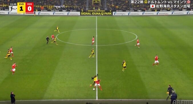 「どんだけ止めるん？」佐野海舟のタックルで“異変”「強いな」「ドン引きやん」“ブンデスの怪物”を封殺…衝撃の加速力でカウンター阻止 5枚目