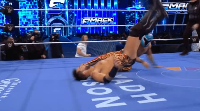 隙をみて反撃するアクシオム