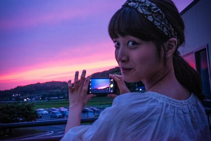 深川麻衣の無邪気な姿にファン垂涎！「パンバス」メイキングカットが到着 4枚目