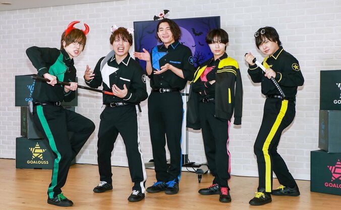 【写真・画像】深町寿成がまさかの箱破壊！「GOALOUS5」生特番で新曲発表やハロウィン企画で大暴走　1枚目