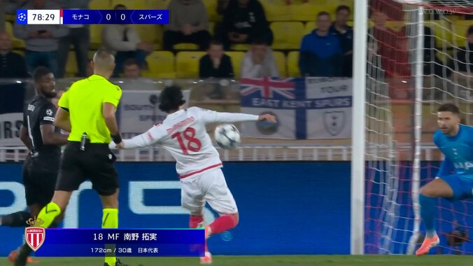 「どんだけチャンスあるんよ」南野拓実、連続“決定機”にファン興奮「決めたかったな」華麗な飛び出しから“惜し過ぎる”スライディングシュート炸裂 4枚目