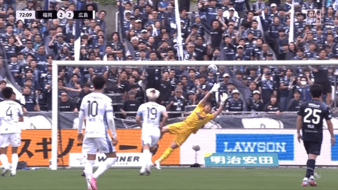 【写真・画像】「何やってんの…」日本代表GK、痛恨の“プレゼントパス→失点”に唖然「どこに出したかったんだ…」「ミスが多い」ファン悲鳴　1枚目