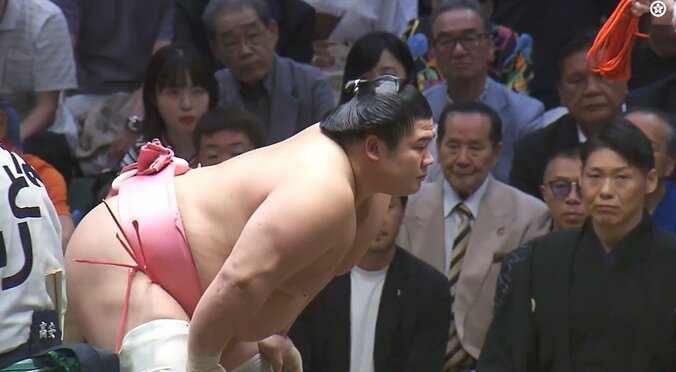 親方の背後に内山高志氏