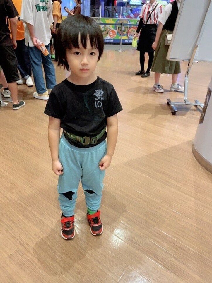  アレク、息子のために13000円のベルトを購入「ガンダムファッションらしい」 