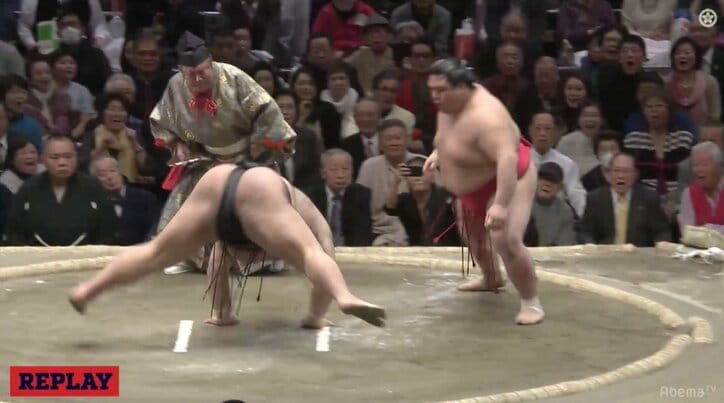 大関・高安、痛い2敗目　足を滑らせバランス崩す　阿武咲の圧力に屈す