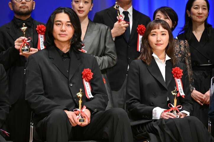 【写真・画像】フワフワロン毛の東出昌大、主演男優賞受賞ステージで答えの出ない問いを一人語り 4枚目