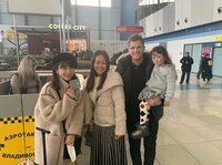 桃『ウラジオストクの空港でまさかの出待ち！！！』