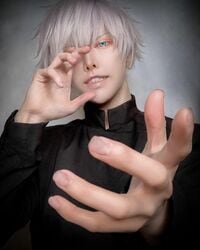 人気コスプレイヤー・LAYの「呪術廻戦」五条悟コスにファン感嘆「本物が来た」「お美しい」