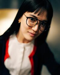 E-girls藤井夏恋の“黒縁メガネプライベートショット”に反響続々「学校のマドンナ的存在！」