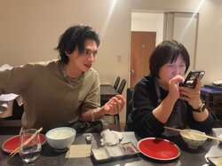 「さすがにびっくりなアレク」川崎希、夜ごはんでの母の“珍行動”を報告