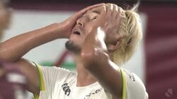鈴木優磨、完璧クロスにドンピシャ！「入ったと思った」驚異のジャンピング豪快ヘッド弾が惜しくも枠外へ「あれ決めないとキツいな」