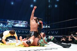 武藤敬司、惜別のラブポーズで39年の現役生活に幕 内藤哲也、蝶野正洋との濃密な一騎打ち