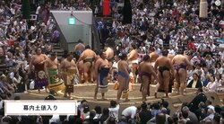 「有名タレントの名前が！」人気力士の化粧まわしに「インパクトありすぎ」ネット騒然