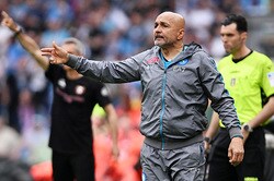 高揚感は増すばかり？　ナポリ指揮官、スクデットはお預けも「楽しむことを長く味わえる」