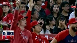 大谷翔平、同僚の追撃弾にニンマリ笑顔 ベンチを叩き喜ぶ姿に｢大谷ニッコニコw｣「翔平さんよろこんでるー」